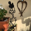 Decoratiune gradina / ghiveci Krodesign Scared Chicken KRO-1133, metal, inaltime 64 cm
